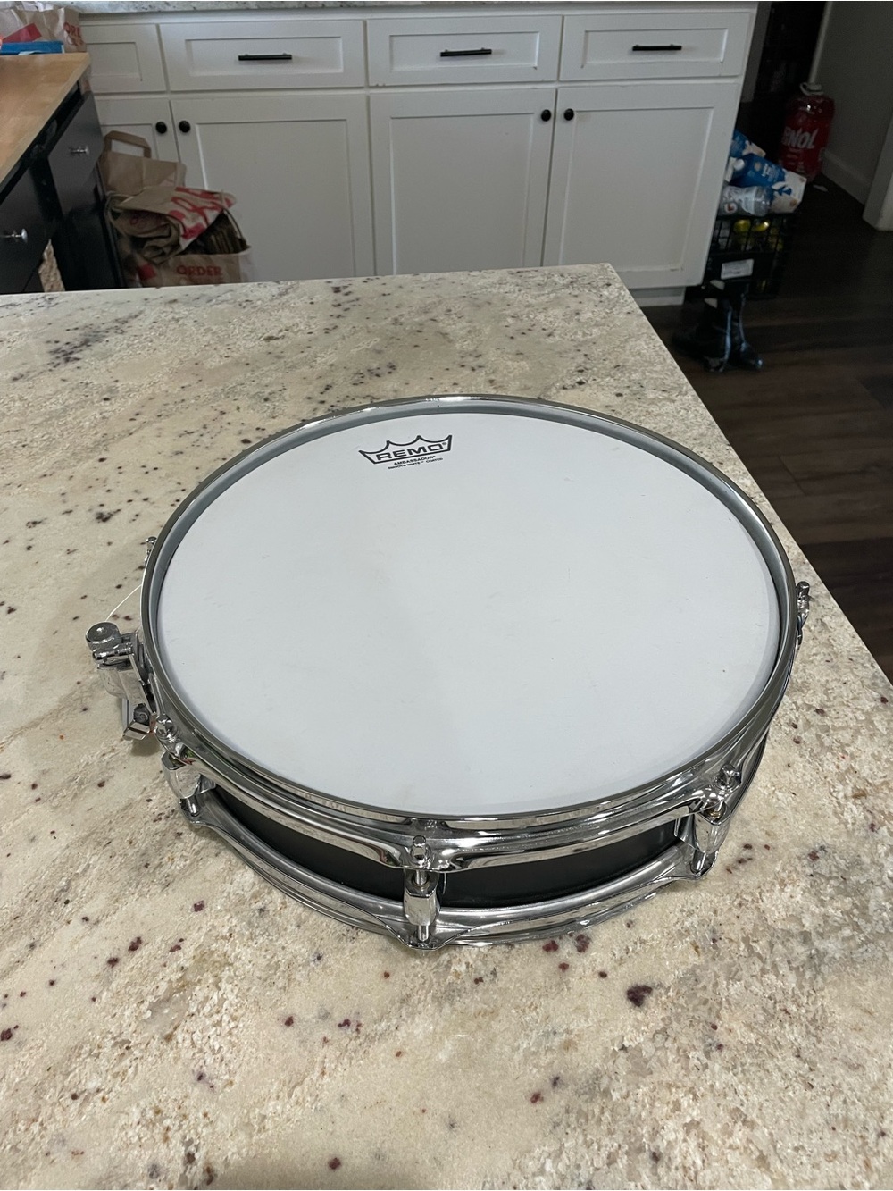 Remo White Drumhead Snare with Black Shell and Chrome Hardware